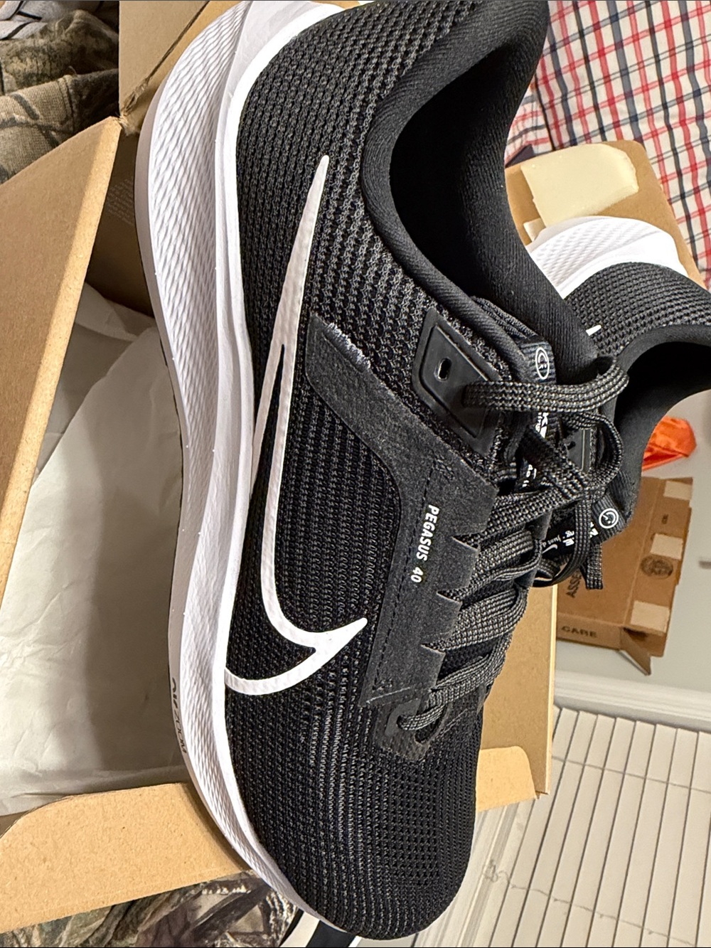 Nike Men's Pegasus 40 Running Shoes - Black/White